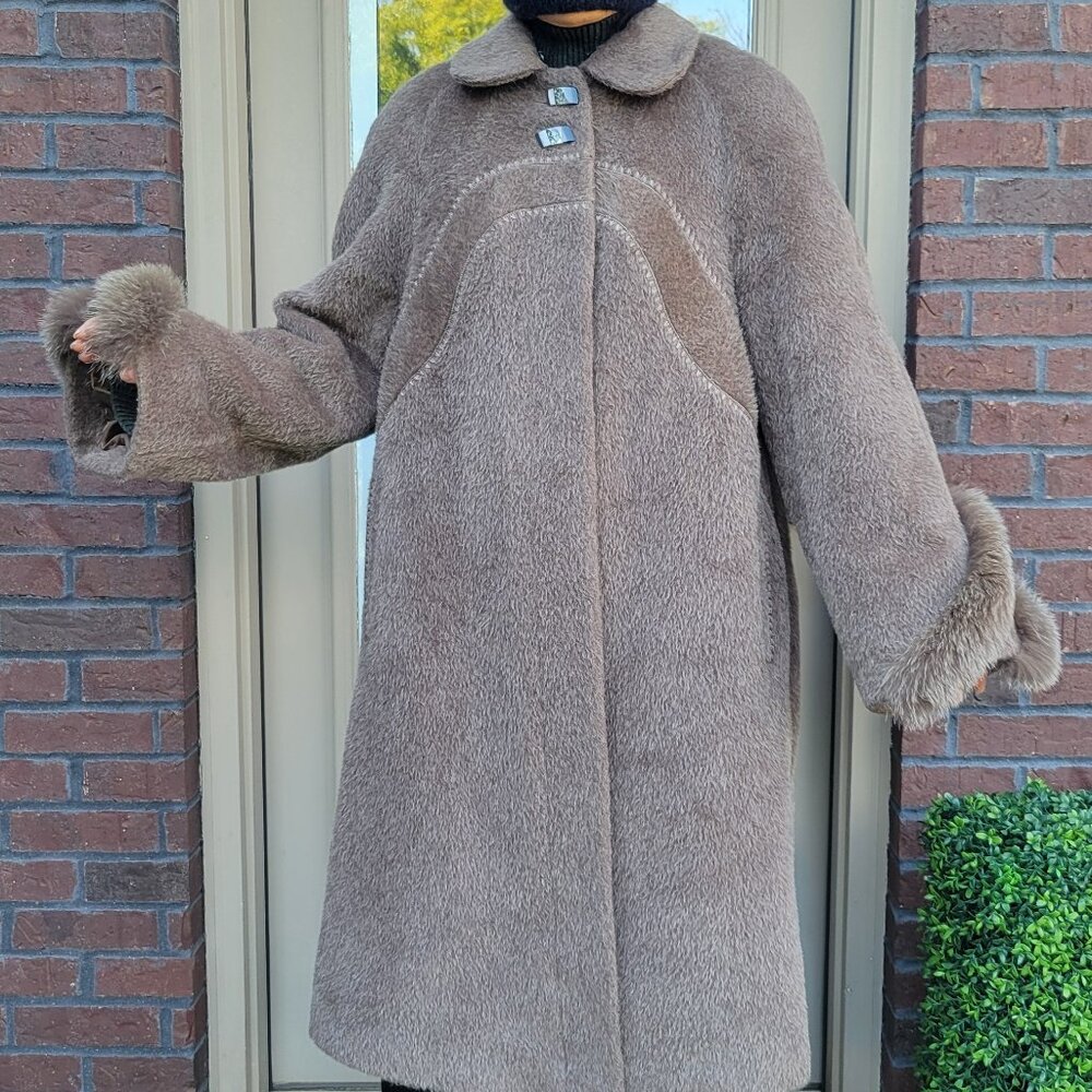 Coat with fur added sleeves Large